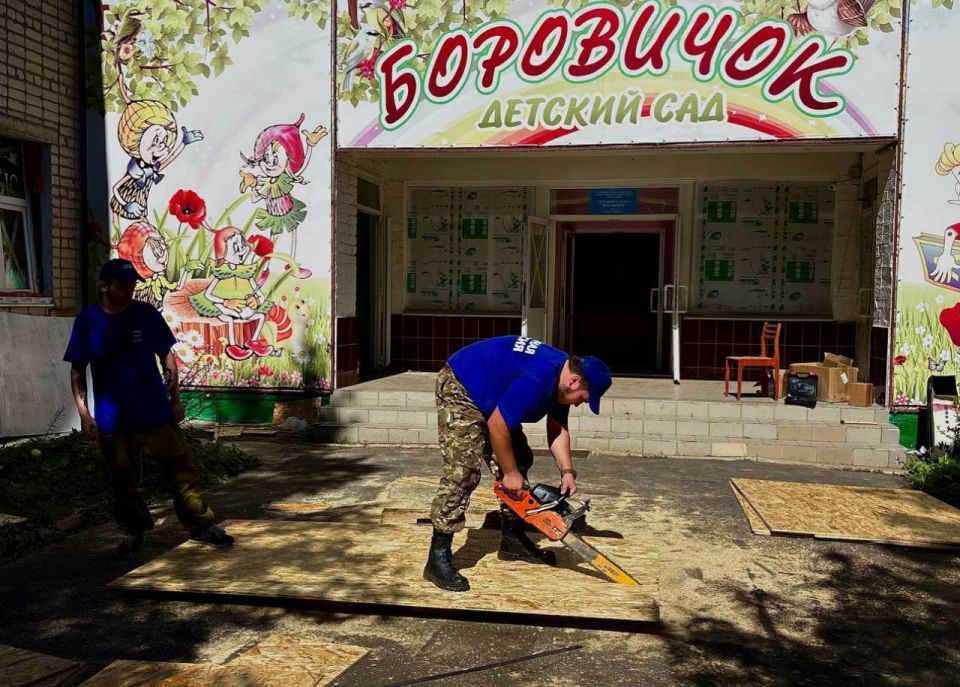 Игорь Кастюкевич: Более 150 объектов: домовладений, школ и детсадов, дворов и различных построек восстановлено и отремонтировано волонтерами Единой России в Курском приграничье Игорь Кастюкевич: Более 150 объектов: домовладений, школ и детсадов, дворов и различных построек восстановлено и отремонтировано волонтерами Единой России в Курском приграничье