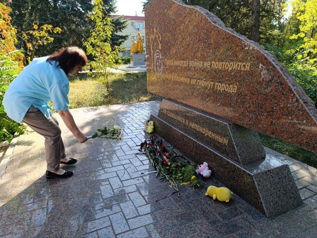 Школьники Ждановки почтили память погибших защитников Родины Школьники Ждановки почтили память погибших защитников Родины
