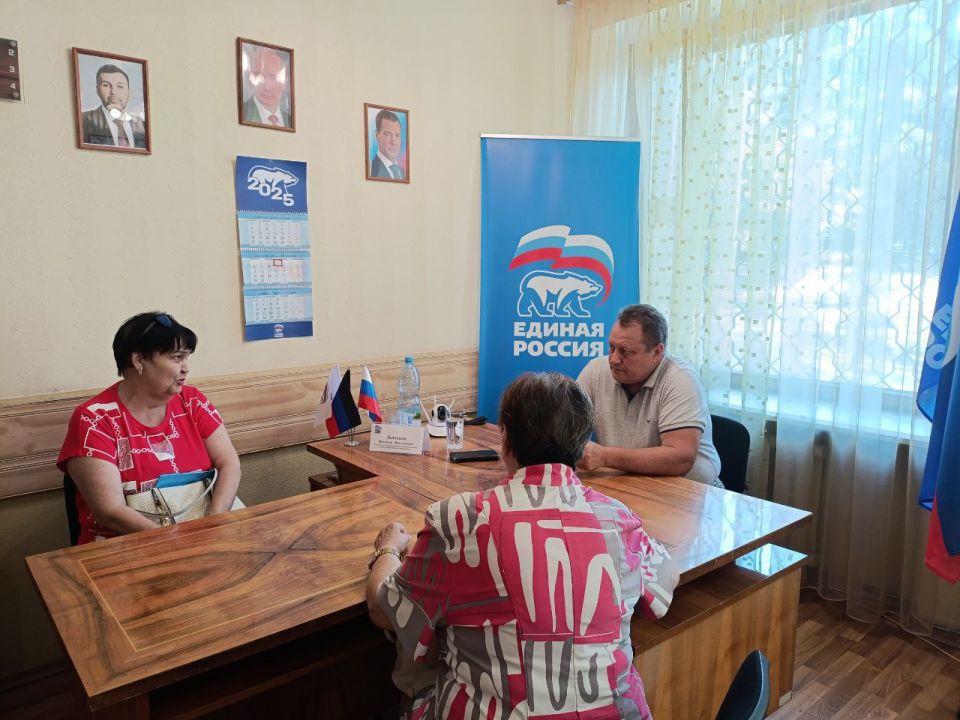 Валентин Левченко: В общественной приемной партии "Единая Россия" Киевского района провел очередной прием граждан Валентин Левченко: В общественной приемной партии "Единая Россия" Киевского района провел очередной прием граждан