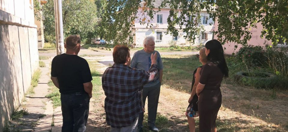 Сегодня,4 сентября, руководитель Управы Центрально-Городского внутригородского района Владимир Меша провел встречи на подведомственной территории по адресу: г. Макеевка, ул.Заслонова,3 и ул. Трояновского 79/7 Сегодня,4 сентября, руководитель Управы Центрально-Городского внутригородского района Владимир Меша провел встречи на подведомственной территории по адресу: г. Макеевка, ул.Заслонова,3 и ул. Трояновского 79/7