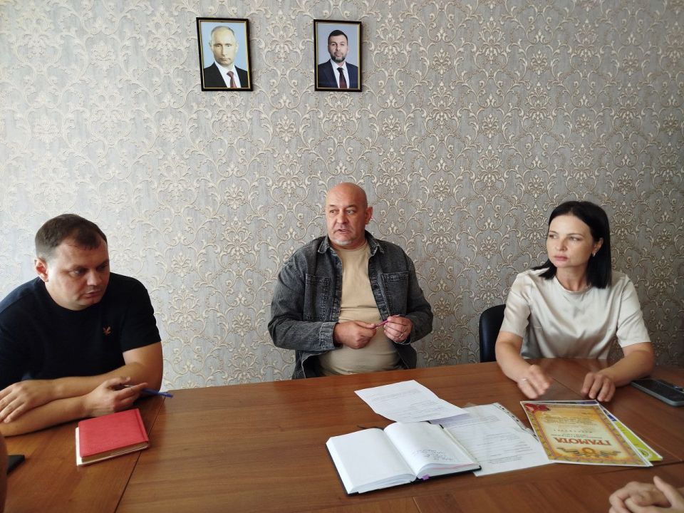 Сегодня провел прием граждан в Торезе Сегодня провел прием граждан в Торезе