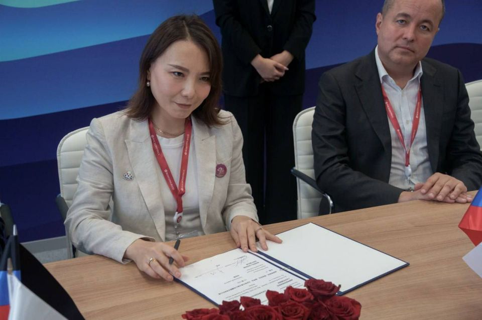 В ходе Восточного экономического форума делегацией ДНР подписано соглашение о сотрудничестве с представителями крупной китайской компании В ходе Восточного экономического форума делегацией ДНР подписано соглашение о сотрудничестве с представителями крупной китайской компании