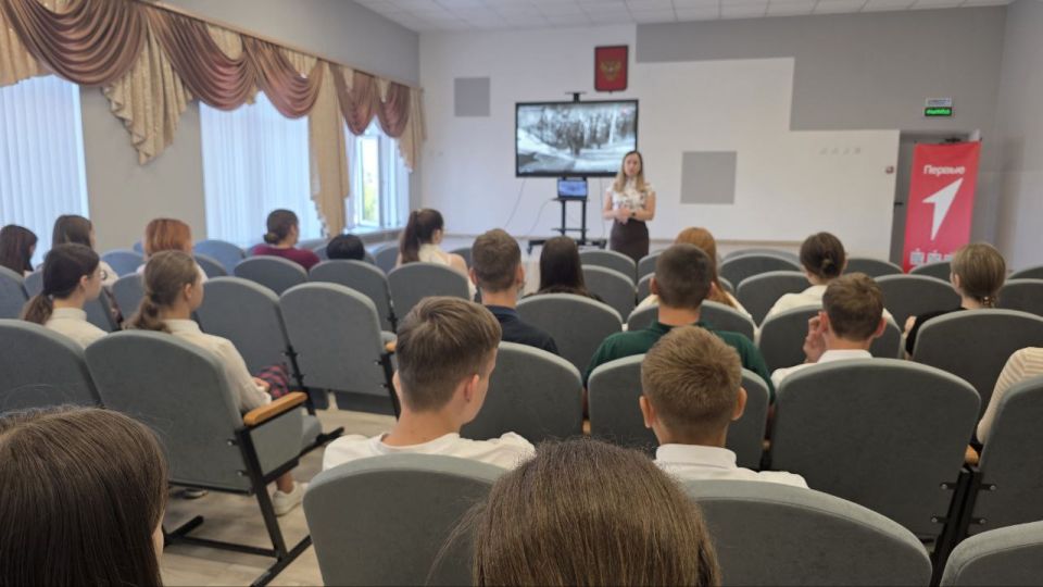 В преддверии Дня освобождения Донбасса от немецко-фашистских захватчиков депутат Мангушского муниципального совета, член фракции Всероссийской политической партии «Единая Россия» в Мангушском муниципальном совете Чекалова... В преддверии Дня освобождения Донбасса от немецко-фашистских захватчиков депутат Мангушского муниципального совета, член фракции Всероссийской политической партии «Единая Россия» в Мангушском муниципальном совете Чекалова...