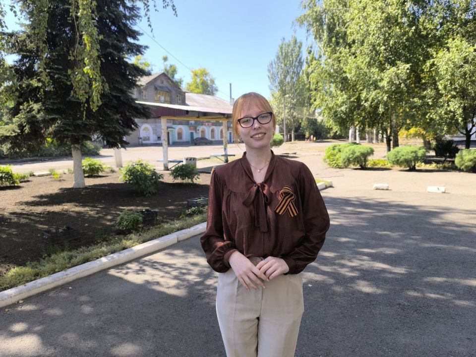 В Никитовском районе Горловки прошла раздача георгиевских лент В Никитовском районе Горловки прошла раздача георгиевских лент
