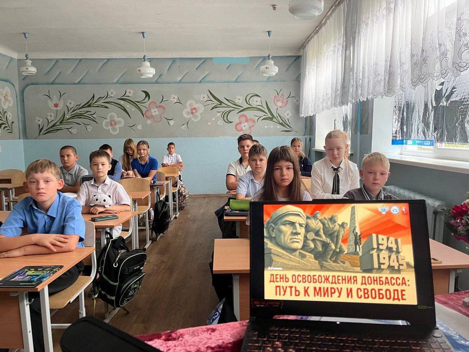 Олег Трофимов: В образовательных организациях Республики прошли региональные занятия проекта «Разговоры о важном» Олег Трофимов: В образовательных организациях Республики прошли региональные занятия проекта «Разговоры о важном»