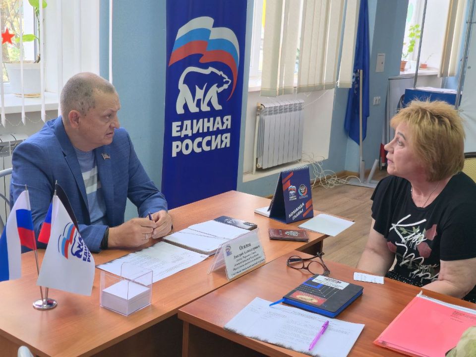 Председатель #Комитет_по_поддержке_участников_СВО Дмитрий Огилец (фракция «Единая Россия») продолжает работу в закрепленном за ним округе – городе Харцызске Председатель #Комитет_по_поддержке_участников_СВО Дмитрий Огилец (фракция «Единая Россия») продолжает работу в закрепленном за ним округе – городе Харцызске