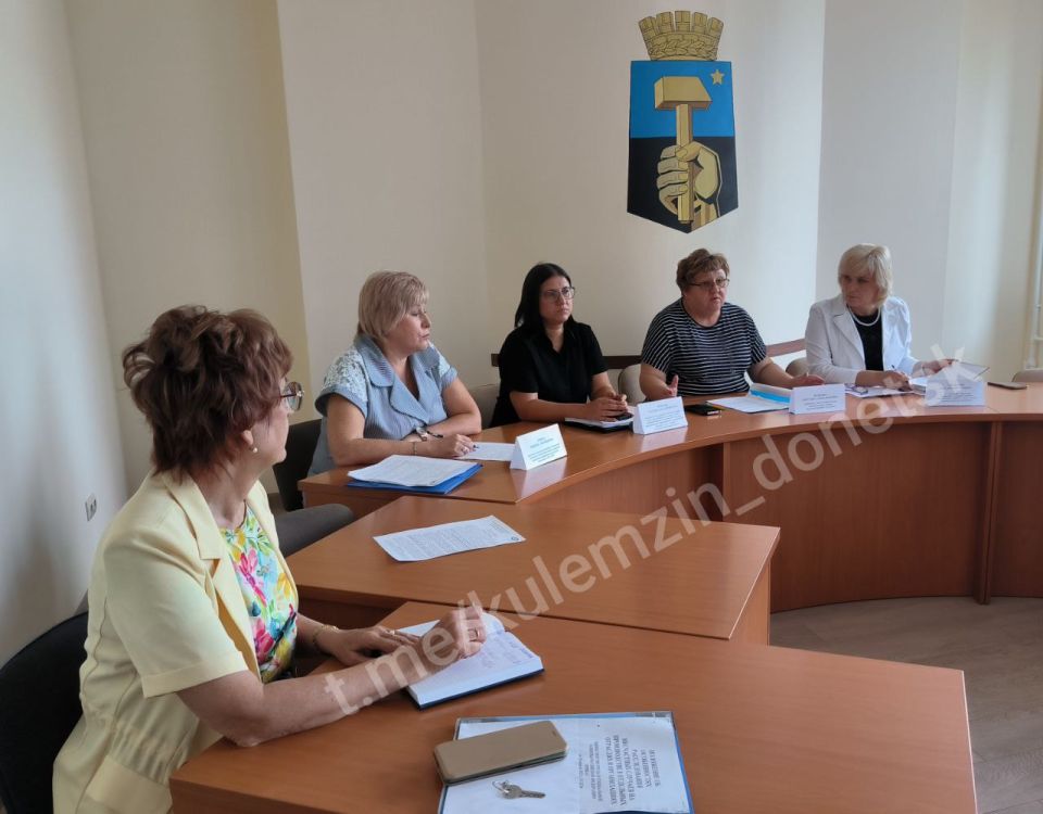 Сегодня Управлением социальных и трудовых вопросов проведен семинар на тему охраны труда с представителями структурных подразделений администрации г. о. Донецк, муниципальных и других предприятий Сегодня Управлением социальных и трудовых вопросов проведен семинар на тему охраны труда с представителями структурных подразделений администрации г. о. Донецк, муниципальных и других предприятий