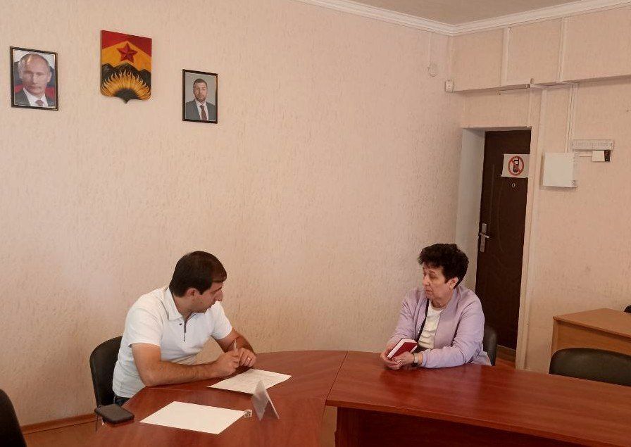 Заместитель главы Администрации Шахтерского муниципального округа обсудил вопросы ЖКХ с жителями Ждановки Заместитель главы Администрации Шахтерского муниципального округа обсудил вопросы ЖКХ с жителями Ждановки