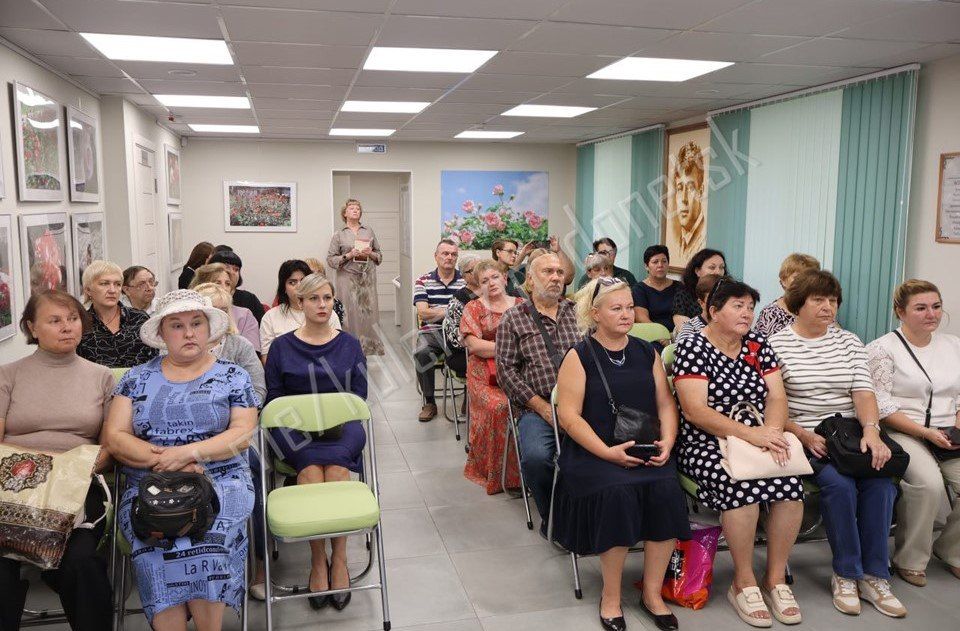 В Центральной городской библиотеке состоялась вахта памяти «Связь поколений» с презентацией сборника «Ребята с нашего двора», посвящённая Году защитника Отечества, 80-летию Победы и Дню освобождения Донбасса В Центральной городской библиотеке состоялась вахта памяти «Связь поколений» с презентацией сборника «Ребята с нашего двора», посвящённая Году защитника Отечества, 80-летию Победы и Дню освобождения Донбасса