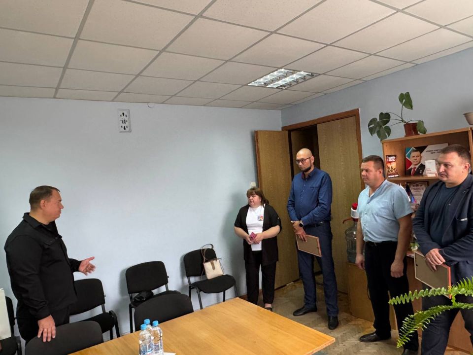 Алексей Муратов наградил активных жителей Иловайска в честь Дня города Алексей Муратов наградил активных жителей Иловайска в честь Дня города