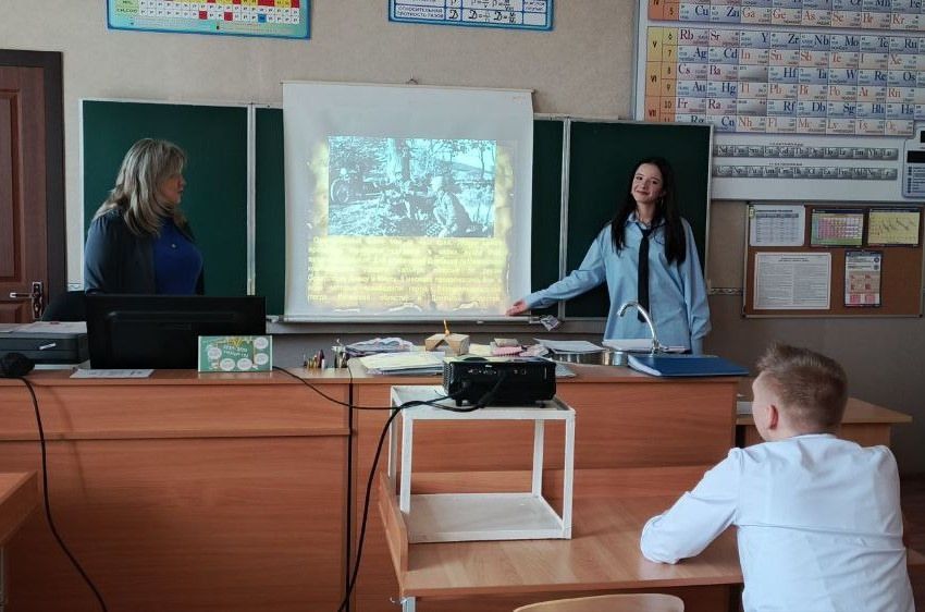 Сегодня в ГБОУ «Мироновская школа №10» в 1-11 классах прошли занятия в рамках регионального компонента программы курса внеурочной деятельности «Разговоры о важном» на тему «День освобождения Донбасса: путь к миру и свободе» Сегодня в ГБОУ «Мироновская школа №10» в 1-11 классах прошли занятия в рамках регионального компонента программы курса внеурочной деятельности «Разговоры о важном» на тему «День освобождения Донбасса: путь к миру и свободе»
