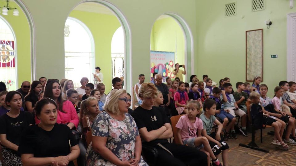 22 августа вся Россия отмечает знаменательную для каждого гражданина дату - День Государственного Флага Российской Федерации 22 августа вся Россия отмечает знаменательную для каждого гражданина дату - День Государственного Флага Российской Федерации