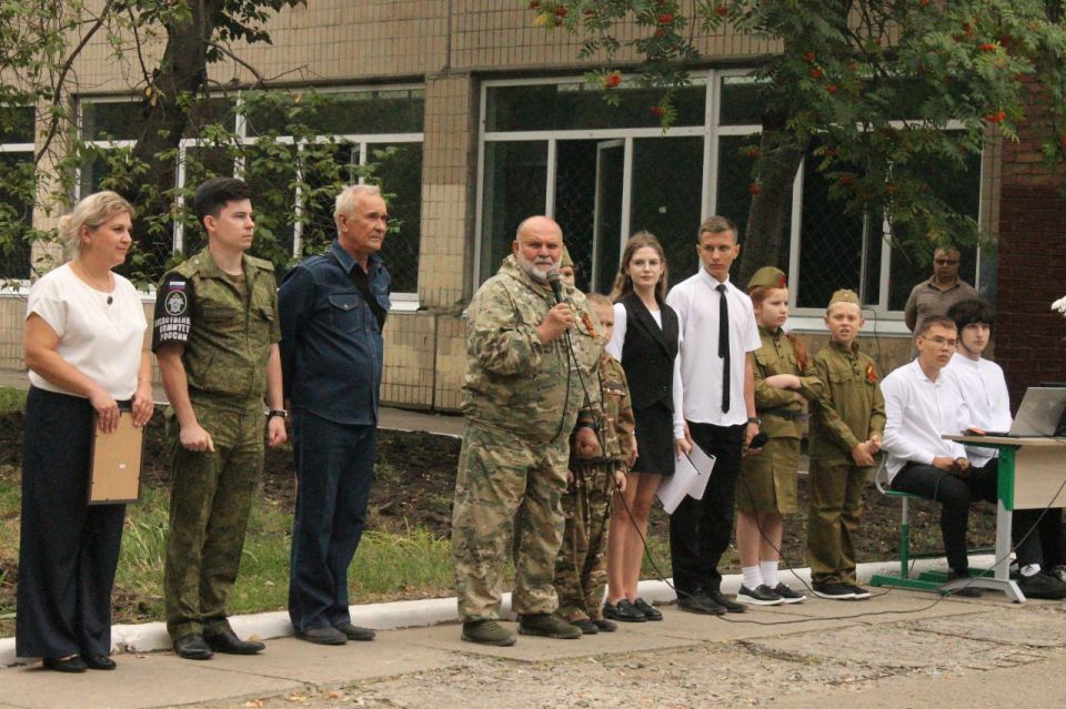 «Помнить, чтобы жить». Сегодня в Пролетарском районе в школе № 126 состоялось знаковое событие – торжественное открытие кованой скульптуры, посвящённой памяти воинов, отдавших свои жизни за Родину «Помнить, чтобы жить». Сегодня в Пролетарском районе в школе № 126 состоялось знаковое событие – торжественное открытие кованой скульптуры, посвящённой памяти воинов, отдавших свои жизни за Родину