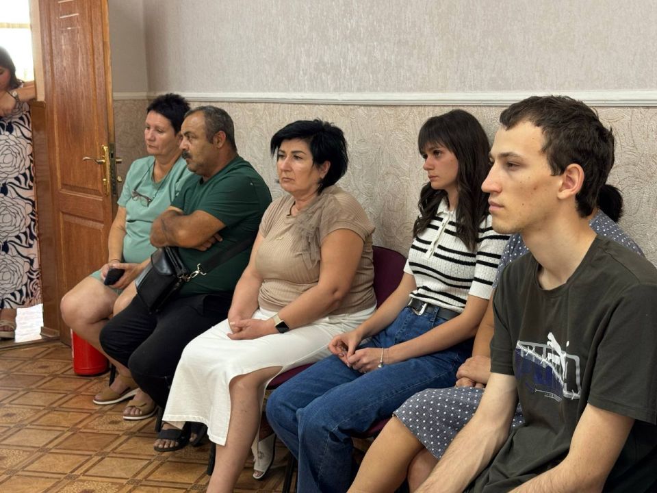 Работа с населением продолжается: Юрий Афендиков провел встречу с жителями поселка Бугас Работа с населением продолжается: Юрий Афендиков провел встречу с жителями поселка Бугас