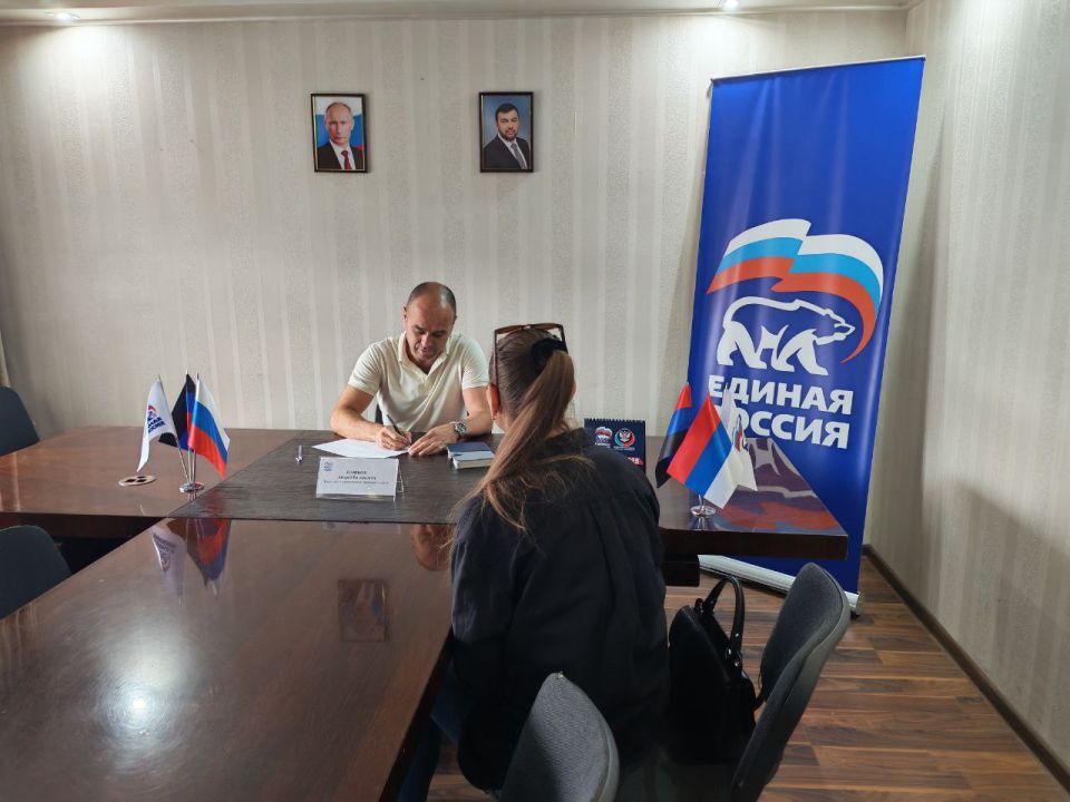 Состоялся прием граждан. Сегодня, 5 сентября, в общественной приёмной Партии «Единая Россия» города Тореза заместитель Председателя Торезского городского совета Андрей Пашков провел прием граждан Состоялся прием граждан. Сегодня, 5 сентября, в общественной приёмной Партии «Единая Россия» города Тореза заместитель Председателя Торезского городского совета Андрей Пашков провел прием граждан