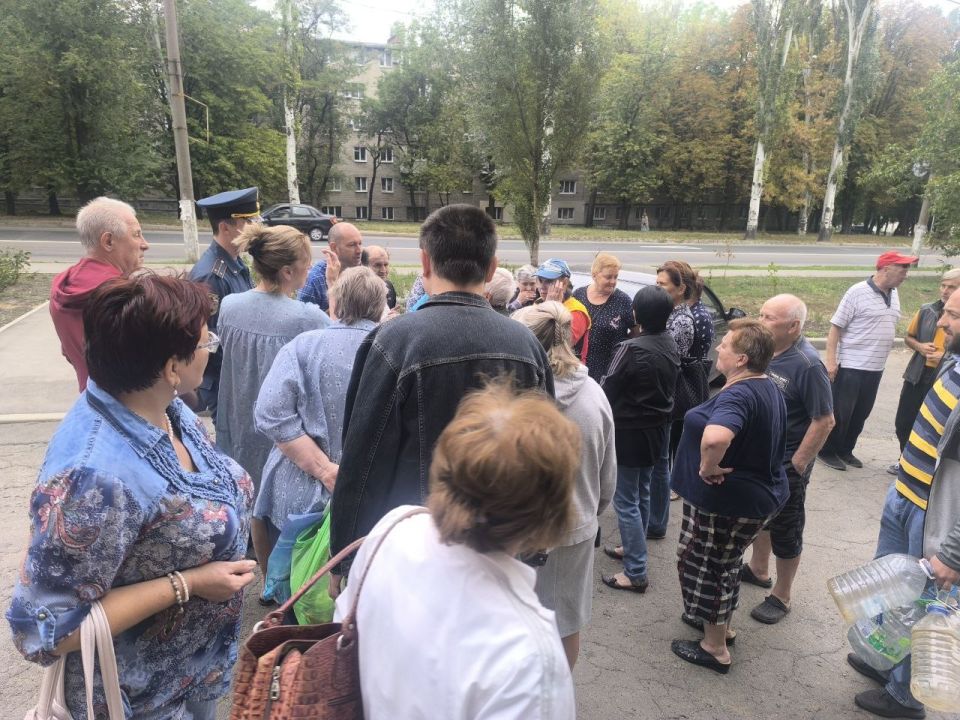 По поручению Главы ДНР Дениса Пушилина 05.09.2025 по адресу: г. Донецк, ул. Куйбышева,15 состоялась встреча с жителями, на которой присутствовали заместитель руководителя Управы Ленинского внутригородского района Анатолий... По поручению Главы ДНР Дениса Пушилина 05.09.2025 по адресу: г. Донецк, ул. Куйбышева,15 состоялась встреча с жителями, на которой присутствовали заместитель руководителя Управы Ленинского внутригородского района Анатолий...
