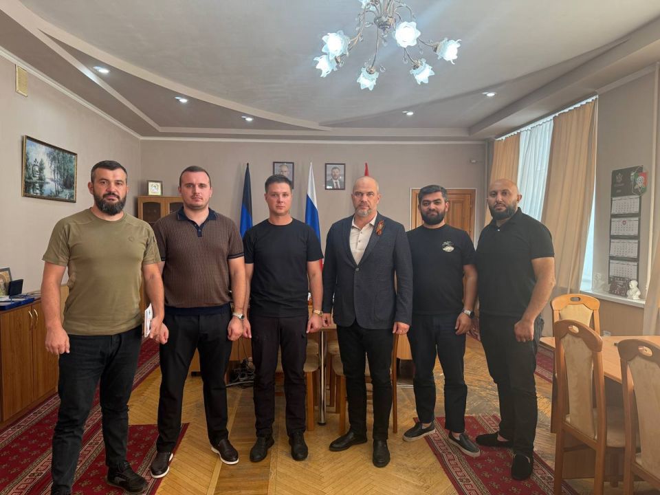 Сергей Желновач: Провел встречу с представителями НКО "Ветеран спецслужб" во главе с генеральным директором Виталием Канивец Сергей Желновач: Провел встречу с представителями НКО "Ветеран спецслужб" во главе с генеральным директором Виталием Канивец