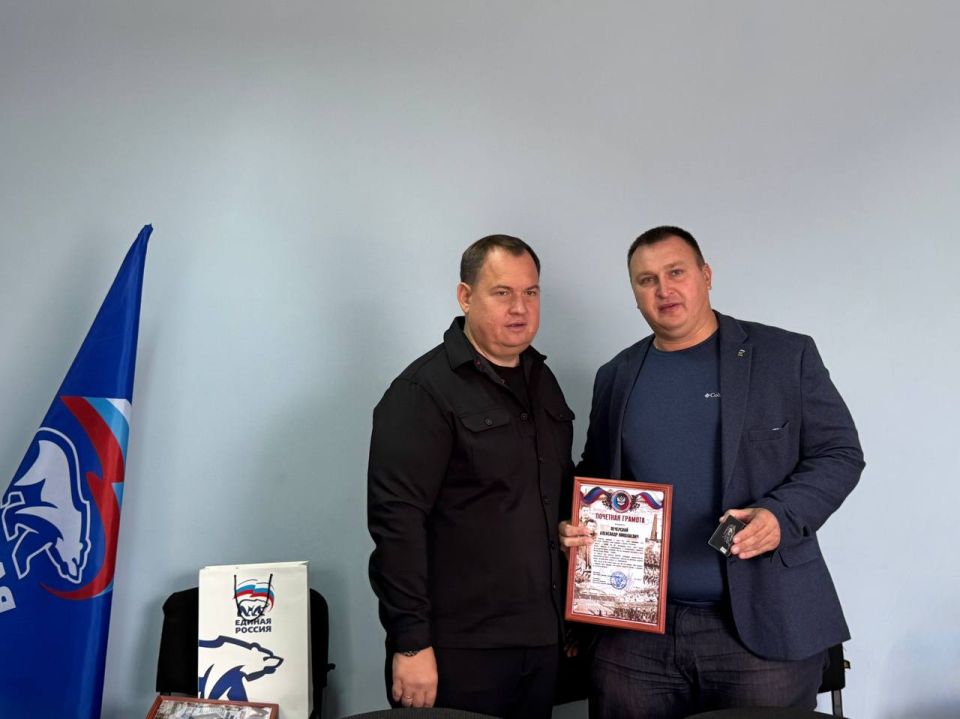 Алексей Муратов наградил активных жителей Иловайска в честь Дня города Алексей Муратов наградил активных жителей Иловайска в честь Дня города