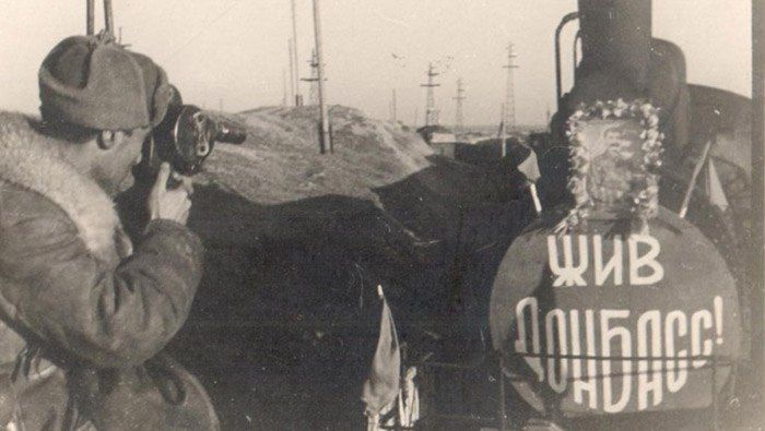 Освобождение Донбасса. 8 сентября 1943 года для жителей Донбасса наступил долгожданный, незабываемо радостный день: войска Южного и Юго-Западного фронтов отбили у немецко-фашистских захватчиков Донецкий бассейн – важнейший... Освобождение Донбасса. 8 сентября 1943 года для жителей Донбасса наступил долгожданный, незабываемо радостный день: войска Южного и Юго-Западного фронтов отбили у немецко-фашистских захватчиков Донецкий бассейн – важнейший...
