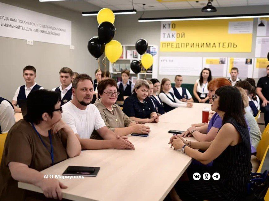 В мариупольской средней школе №64 открылся инновационный класс для юных предпринимателей В мариупольской средней школе №64 открылся инновационный класс для юных предпринимателей