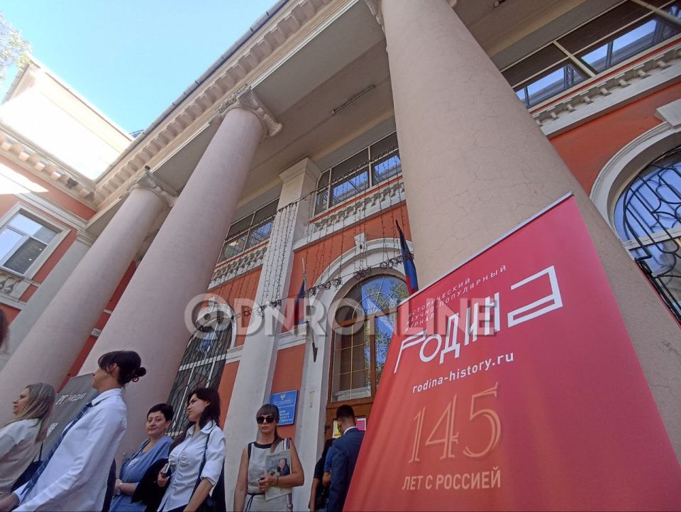 Ко Дню освобождения Донбасса журнал "Родина" представил в Донецке спецвыпуск "Защитники Отечества" Ко Дню освобождения Донбасса журнал "Родина" представил в Донецке спецвыпуск "Защитники Отечества"