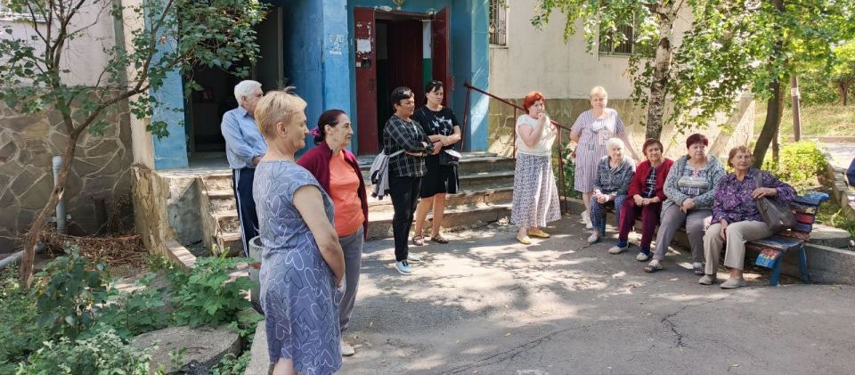 Сегодня, 5 сентября 2025 года, по поручению Главы Республики Дениса Пушилина и в рамках проекта "Управдом", реализуемого Единой Россией провел встречу с жителями по адресу: ул. Библиотечная, 14 Сегодня, 5 сентября 2025 года, по поручению Главы Республики Дениса Пушилина и в рамках проекта "Управдом", реализуемого Единой Россией провел встречу с жителями по адресу: ул. Библиотечная, 14