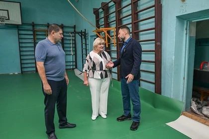 Денис Пушилин проверил восстановление школы №56 в Макеевке