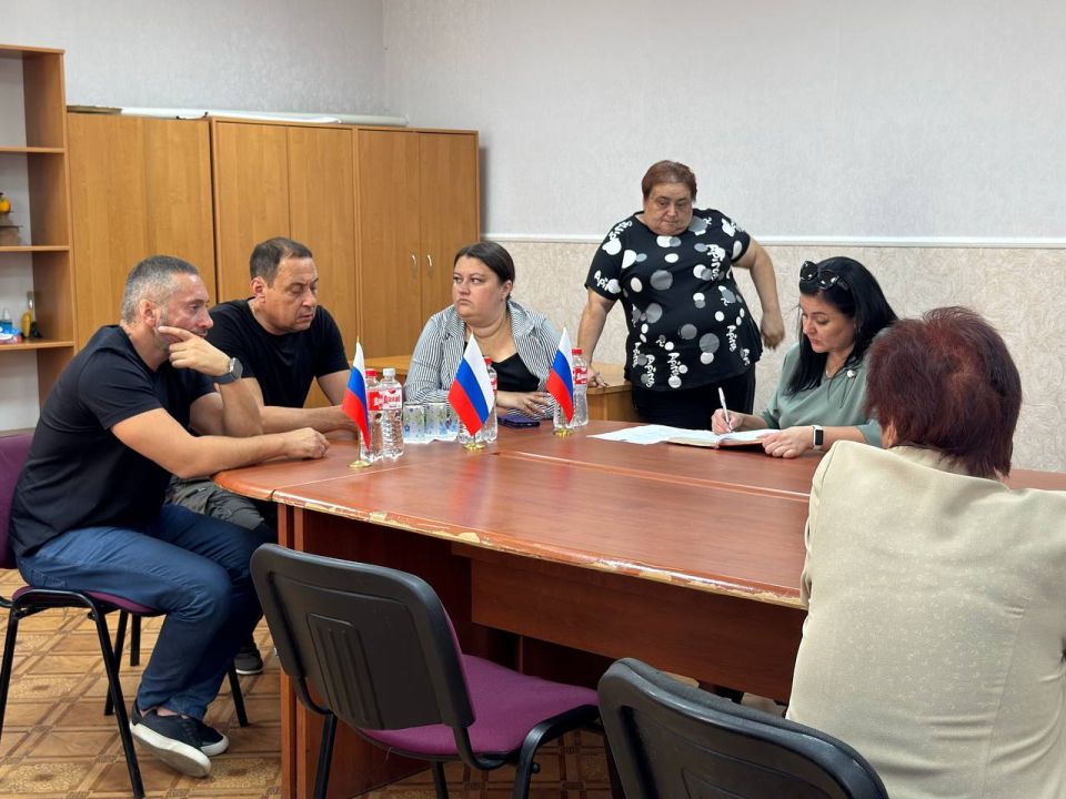 Работа с населением продолжается: Юрий Афендиков провел встречу с жителями поселка Бугас Работа с населением продолжается: Юрий Афендиков провел встречу с жителями поселка Бугас