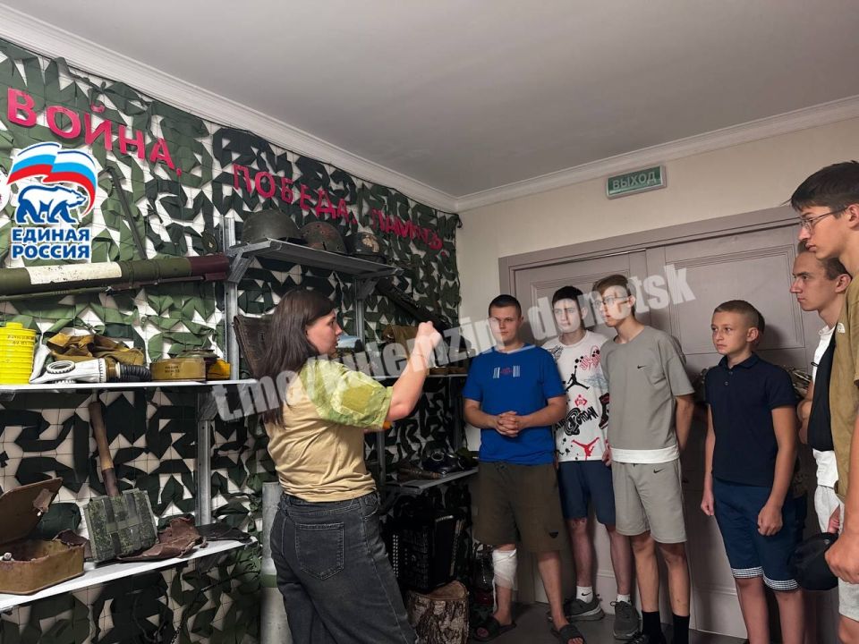 В клубе села Бирюки, в рамках проекта «Историческая память» партии «Единая Россия», в преддверии Дня освобождения Донбасса состоялось открытие арт-пространства «Война. Победа. Память» В клубе села Бирюки, в рамках проекта «Историческая память» партии «Единая Россия», в преддверии Дня освобождения Донбасса состоялось открытие арт-пространства «Война. Победа. Память»