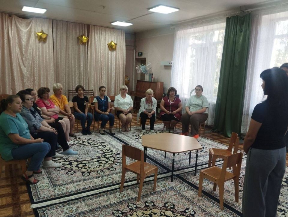 5 сентября заместитель главы Администрации городского округа Харцызск Юлия Михайленко провела встречу с трудовым коллективом ГКДОУ «Детский Сад № 11 г.о. Харцызск» 5 сентября заместитель главы Администрации городского округа Харцызск Юлия Михайленко провела встречу с трудовым коллективом ГКДОУ «Детский Сад № 11 г.о. Харцызск»