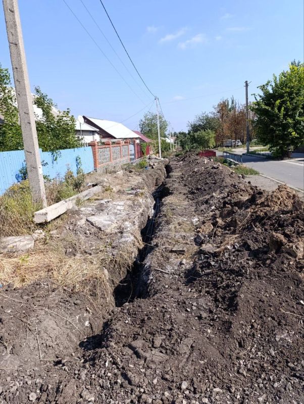 Константин Зинченко: Во исполнение поручения Главы ДНР Дениса Пушилина по обеспечению ежедневного информирования жителей о действиях по преодолению кризиса с водой и оперативному устранению аварий, сегодня на ул. Харьковская... Константин Зинченко: Во исполнение поручения Главы ДНР Дениса Пушилина по обеспечению ежедневного информирования жителей о действиях по преодолению кризиса с водой и оперативному устранению аварий, сегодня на ул. Харьковская...