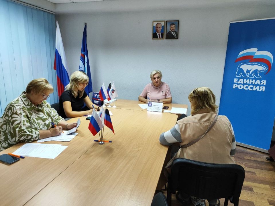 Руководитель Управы Калининского внутригородского района города Горловка Елена Матенчук провела выездной прием граждан Руководитель Управы Калининского внутригородского района города Горловка Елена Матенчук провела выездной прием граждан