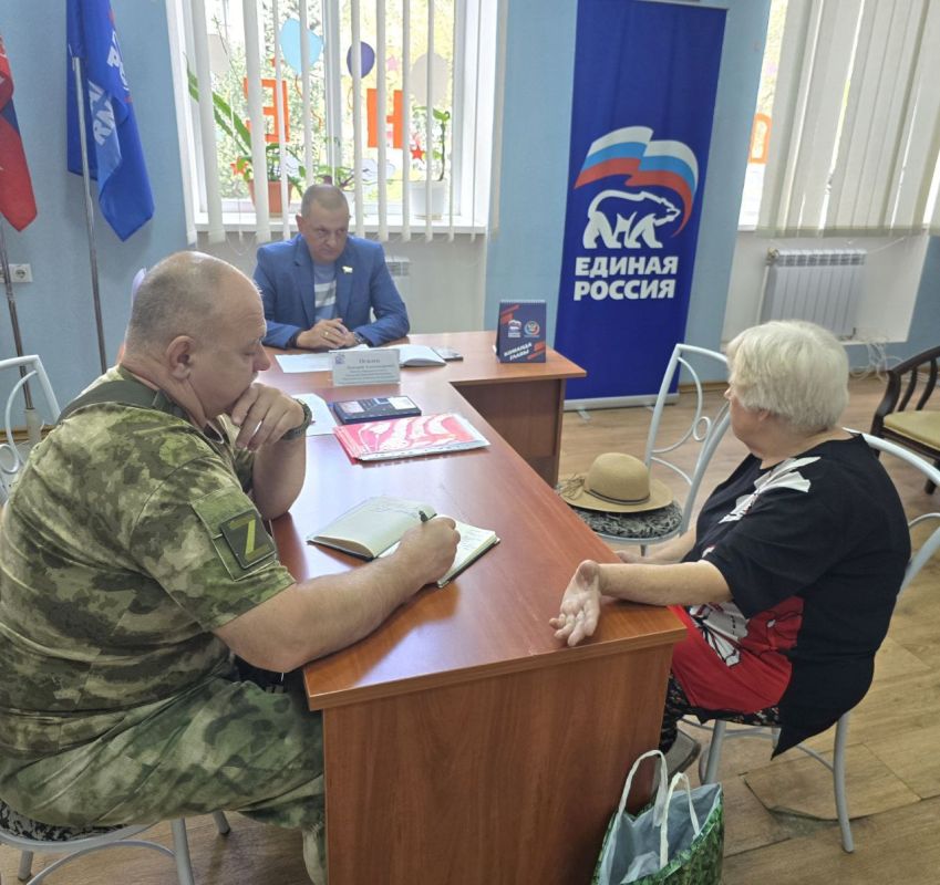Председатель #Комитет_по_поддержке_участников_СВО Дмитрий Огилец (фракция «Единая Россия») продолжает работу в закрепленном за ним округе – городе Харцызске Председатель #Комитет_по_поддержке_участников_СВО Дмитрий Огилец (фракция «Единая Россия») продолжает работу в закрепленном за ним округе – городе Харцызске