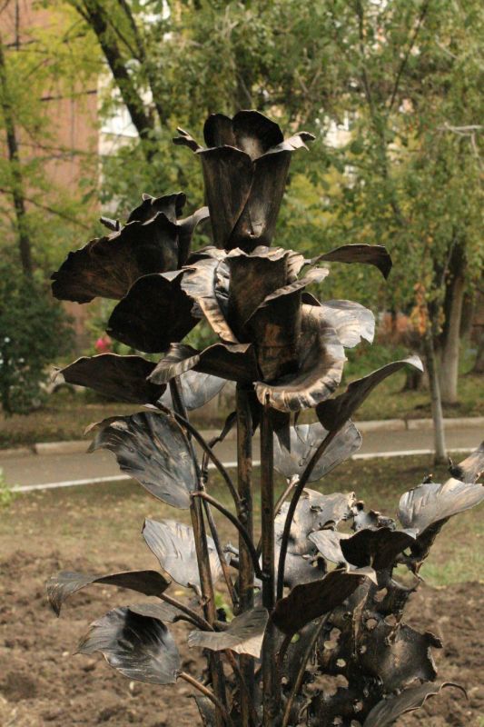 «Помнить, чтобы жить». Сегодня в Пролетарском районе в школе № 126 состоялось знаковое событие – торжественное открытие кованой скульптуры, посвящённой памяти воинов, отдавших свои жизни за Родину «Помнить, чтобы жить». Сегодня в Пролетарском районе в школе № 126 состоялось знаковое событие – торжественное открытие кованой скульптуры, посвящённой памяти воинов, отдавших свои жизни за Родину