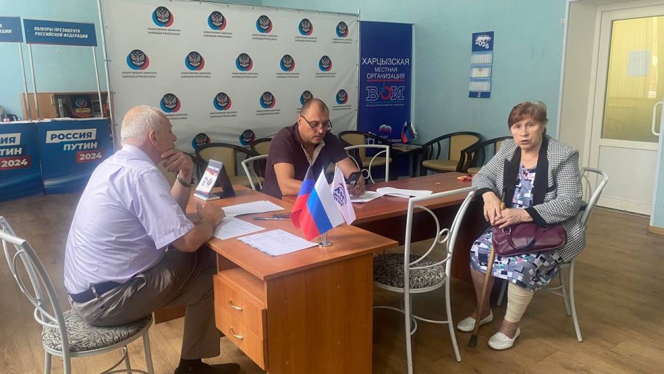 Вчера заместитель главы Администрации муниципального образования городского округа Харцызск Владимир Панченко провел прием граждан в общественной приемной партии «Единая Россия» Вчера заместитель главы Администрации муниципального образования городского округа Харцызск Владимир Панченко провел прием граждан в общественной приемной партии «Единая Россия»