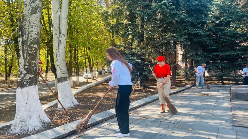 Акция "Память жива": Молодежь вместе с военным комиссариатом Тореза Акция "Память жива": Молодежь вместе с военным комиссариатом Тореза