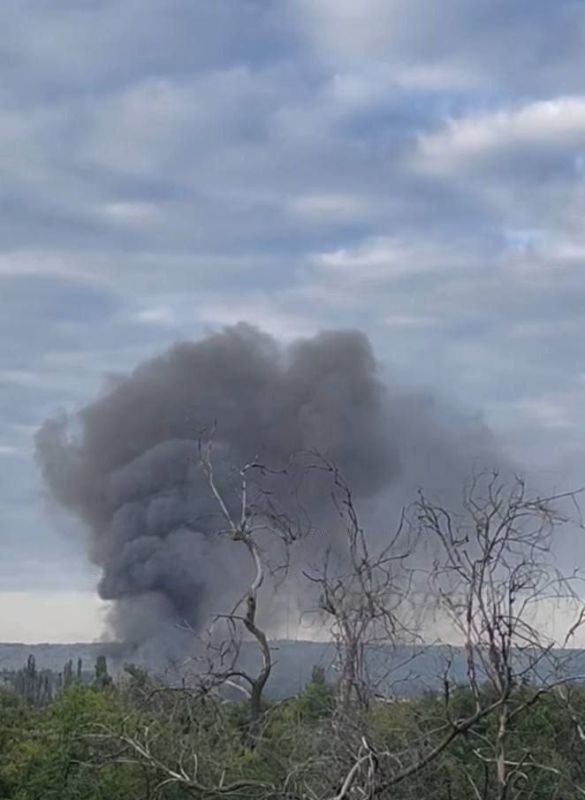 Ещё кадры пожара на железной дороге в окрестностях оккупированного ВСУ Славянска Ещё кадры пожара на железной дороге в окрестностях оккупированного ВСУ Славянска
