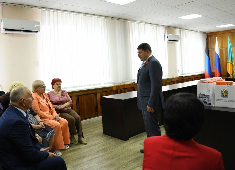 В День освобождения Макеевки от немецко-фашистских захватчиков прошла торжественная встреча с активом городского совета ветеранов В День освобождения Макеевки от немецко-фашистских захватчиков прошла торжественная встреча с активом городского совета ветеранов
