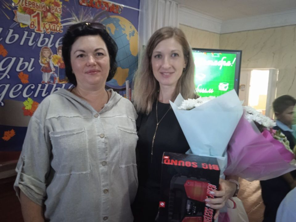 Заместитель главы Администрации муниципального образования городской округ Харцызск, Председатель Совета женщин Харцызска Виктория Рогожина поздравила детей с 1... Заместитель главы Администрации муниципального образования городской округ Харцызск, Председатель Совета женщин Харцызска Виктория Рогожина поздравила детей с 1...