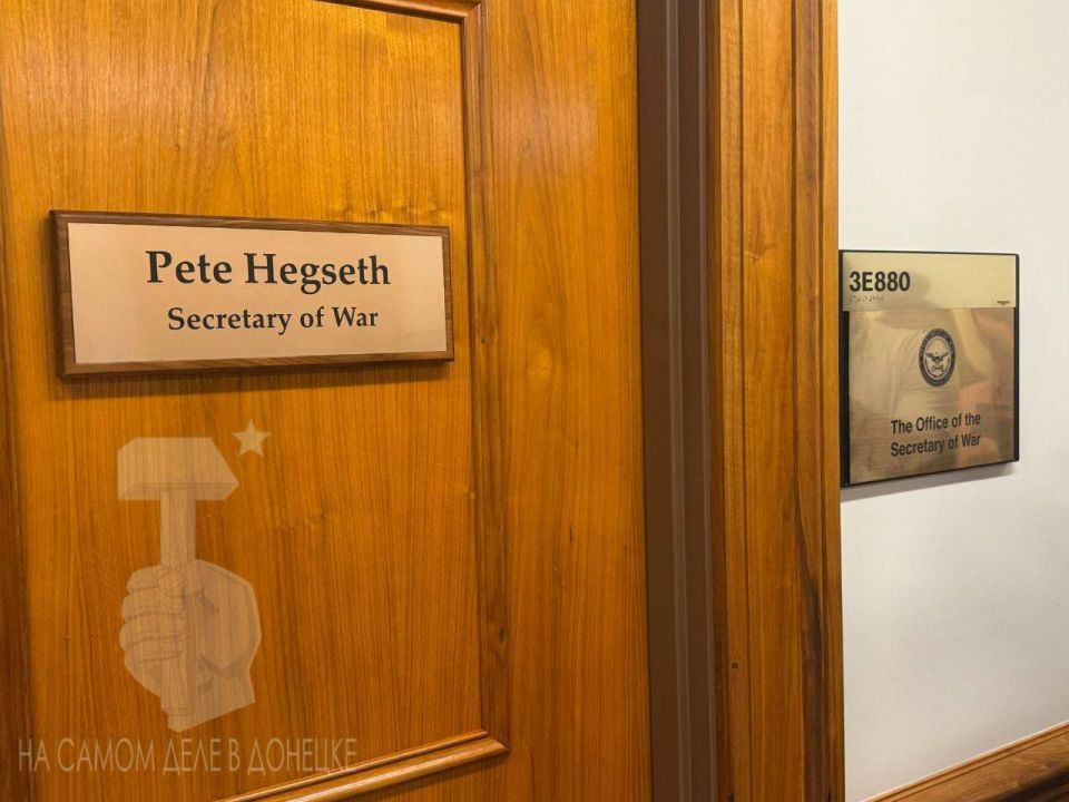 «Миротворец» Трамп подписал указ, после чего Министерство обороны США стало Министерством ВОЙНЫ… «Миротворец» Трамп подписал указ, после чего Министерство обороны США стало Министерством ВОЙНЫ…
