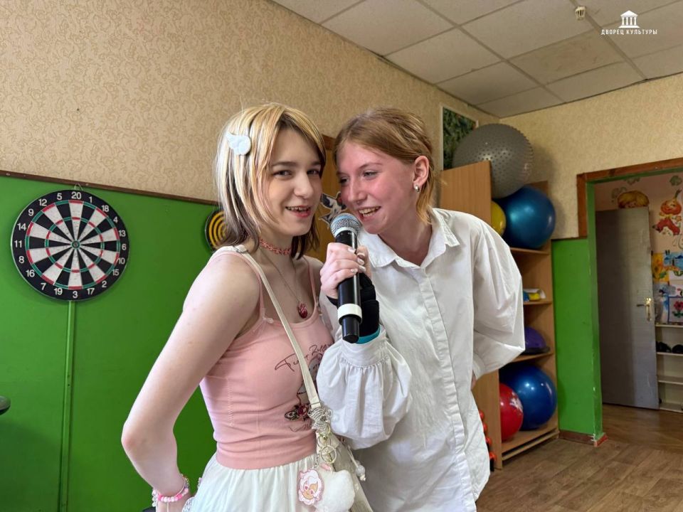5 сентября Маша «Мультяша» заглянула в гости к ребятам с центра социальной реабилитации инвалидов и детей-инвалидов города Харцызска 5 сентября Маша «Мультяша» заглянула в гости к ребятам с центра социальной реабилитации инвалидов и детей-инвалидов города Харцызска