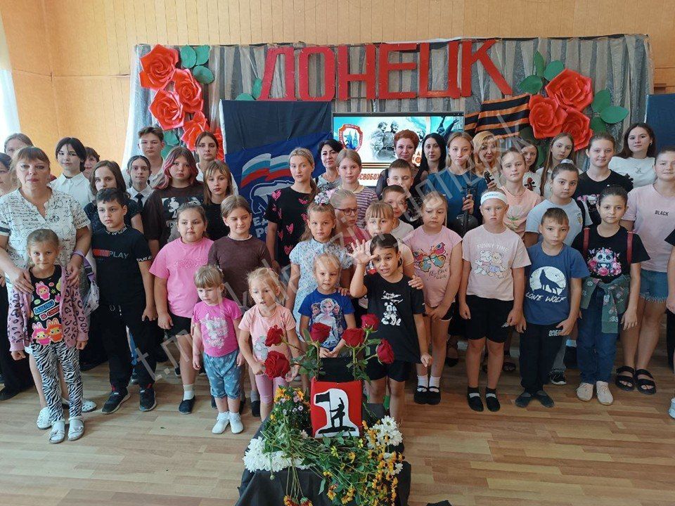 Сегодня в рамках проекта «Историческая память» партии «Единая Россия», в преддверии Дня освобождения Донбасса, во Дворце культуры «Смолянка» состоялась литературно-музыкальная композиция «Город воин – город Герой!» Сегодня в рамках проекта «Историческая память» партии «Единая Россия», в преддверии Дня освобождения Донбасса, во Дворце культуры «Смолянка» состоялась литературно-музыкальная композиция «Город воин – город Герой!»