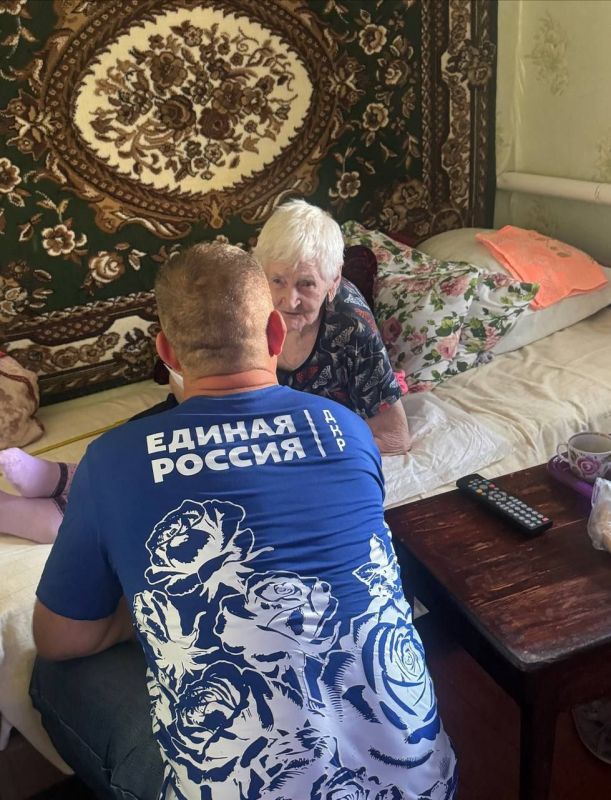 Единая Россия и военные поздравили ветеранов Старобешево с Днем Победы во Второй Мировой войне Единая Россия и военные поздравили ветеранов Старобешево с Днем Победы во Второй Мировой войне
