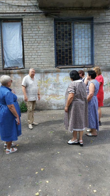 Во исполнение поручения Главы Донецкой Народной Республики Дениса Владимировича Пушилина о ведении постоянного диалога с жителями республики, депутат Дебальцевского городского совета Сергей Кириченко провел встречу с... Во исполнение поручения Главы Донецкой Народной Республики Дениса Владимировича Пушилина о ведении постоянного диалога с жителями республики, депутат Дебальцевского городского совета Сергей Кириченко провел встречу с...