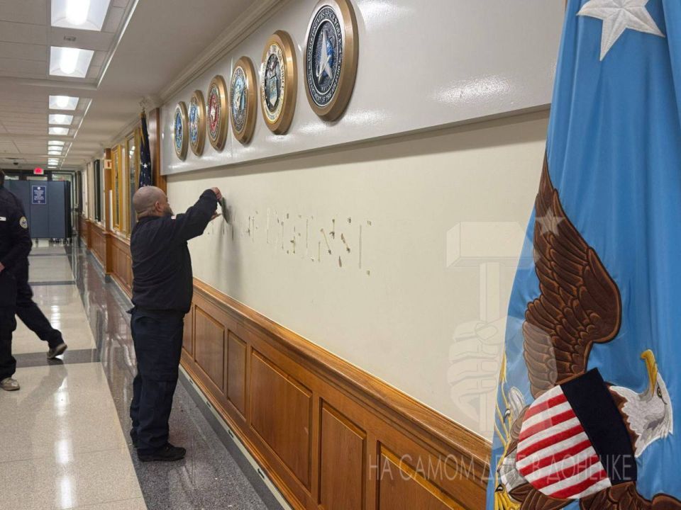 «Миротворец» Трамп подписал указ, после чего Министерство обороны США стало Министерством ВОЙНЫ… «Миротворец» Трамп подписал указ, после чего Министерство обороны США стало Министерством ВОЙНЫ…