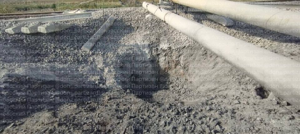 Удар РСЗО "Торнадо-С" по железнодорожной инфраструктуре в районе Славянска Удар РСЗО "Торнадо-С" по железнодорожной инфраструктуре в районе Славянска
