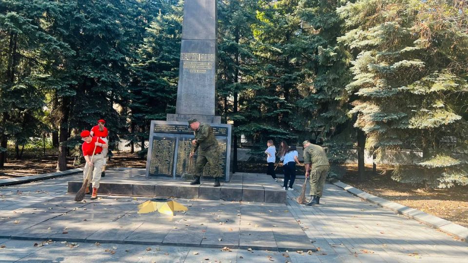 Акция "Память жива": Молодежь вместе с военным комиссариатом Тореза Акция "Память жива": Молодежь вместе с военным комиссариатом Тореза