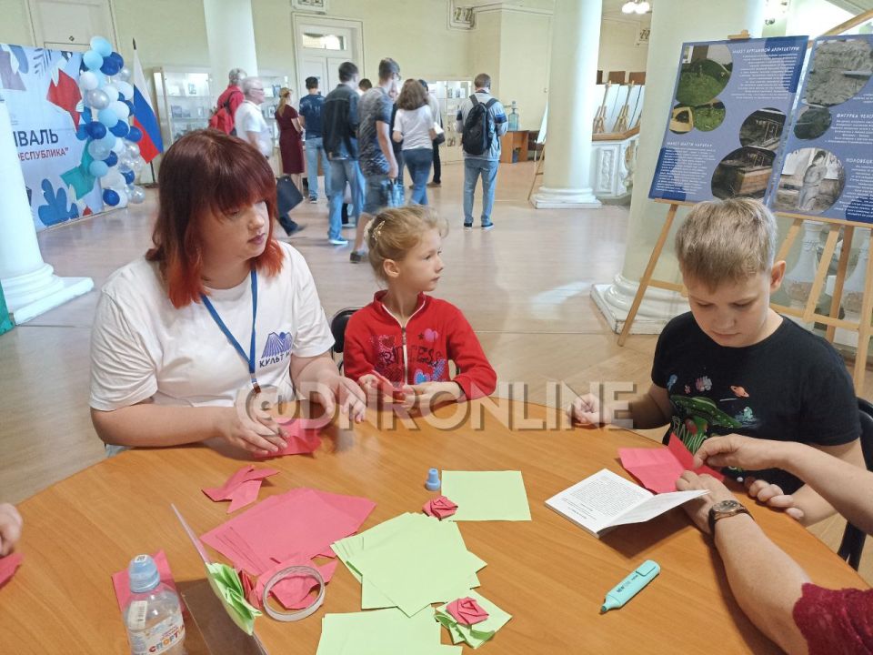 В Донецке прошел фестиваль «Читающая Республика» В Донецке прошел фестиваль «Читающая Республика»