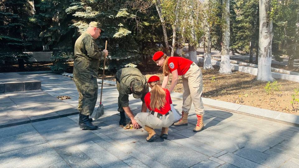 Акция "Память жива": Молодежь вместе с военным комиссариатом Тореза Акция "Память жива": Молодежь вместе с военным комиссариатом Тореза