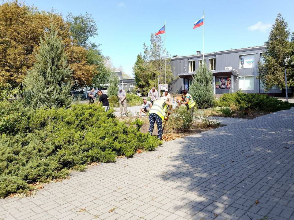 Помним, чтобы жить!. Накануне годовщины освобождения Донбасса от немецко-фашистских захватчиков, в рамках партийного проекта «Чистая среда», по инициативе координатора проекта Михаила Станиславовича Агурбаша, неравнодушные... Помним, чтобы жить!. Накануне годовщины освобождения Донбасса от немецко-фашистских захватчиков, в рамках партийного проекта «Чистая среда», по инициативе координатора проекта Михаила Станиславовича Агурбаша, неравнодушные...